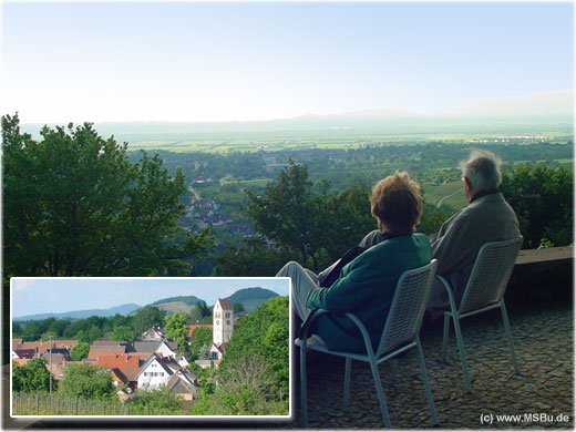 Blick von der Burg Badenweiler Richtung M&uuml;llheim, &uuml;ber die Rheineben in das benachtbarte Elsass in Frankreich. Im Bild links unten ist der bekannte